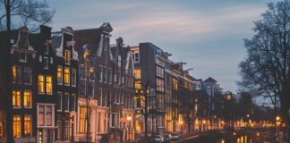 Zoek naar lokale ervaringen en aanbevelingen